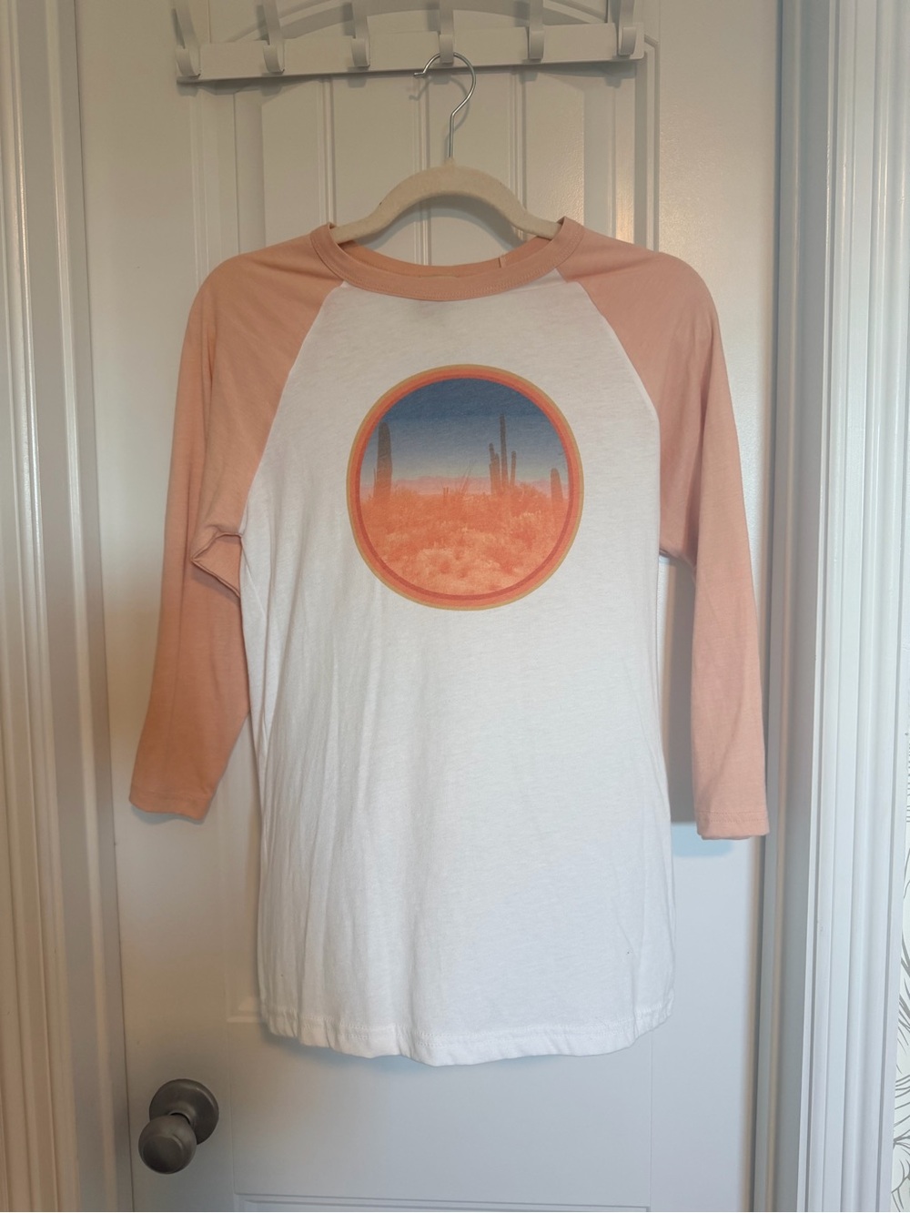 Classic Rock Couture Bisbee Desert Haze Reglan Tee size small Peach NWOT